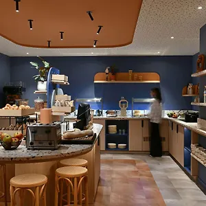 Ibis Styles Airport Aero 44 Шарлеруа